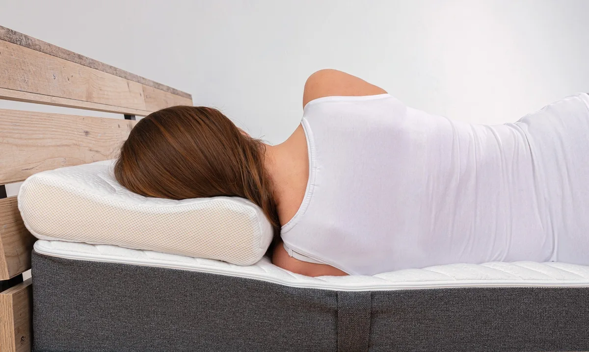 Schlafen auf dem Latexkissen